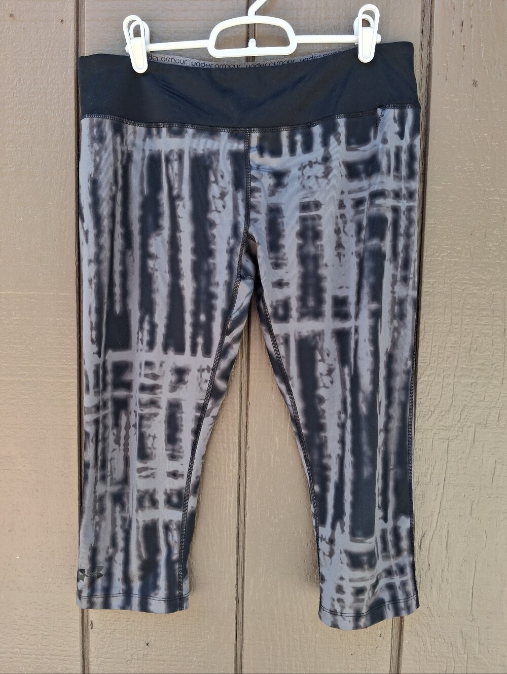 Under ARMOUR ' Black and Gray Tie-Dye Active Leggings Size LARGE